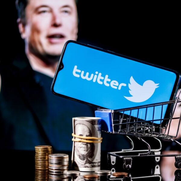 Elon Musk pause Twitter