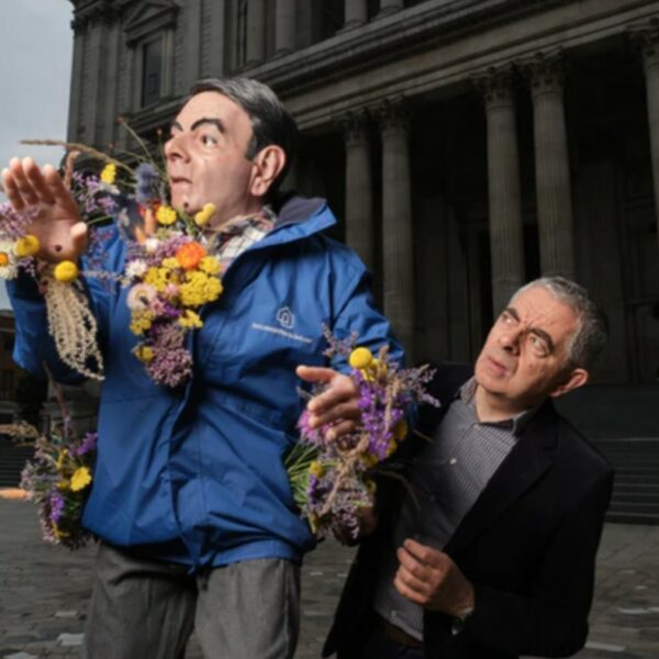 netflix man vs bee rowan atkinson sculpture