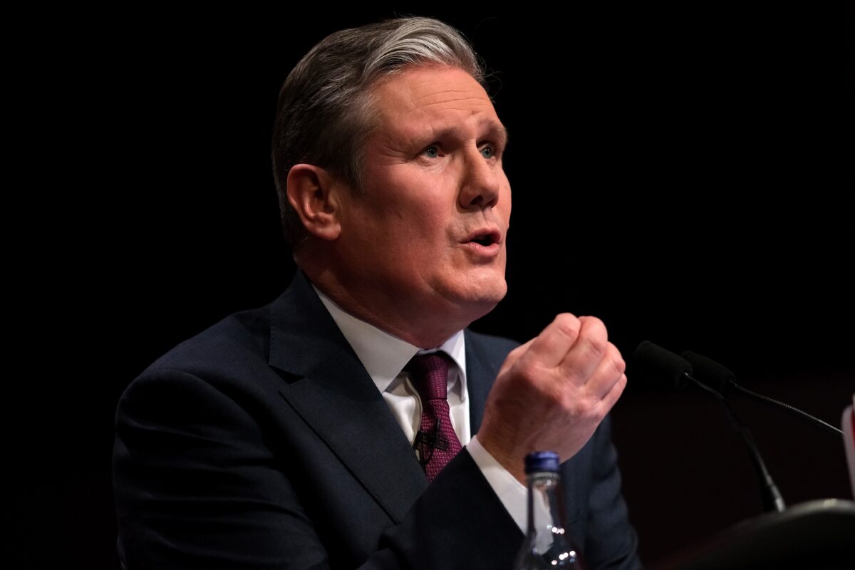 WPP's UK president Karen Blackett is among 120 business leaders who have endorsed Kier Starmer's leadership as they call for "a change".