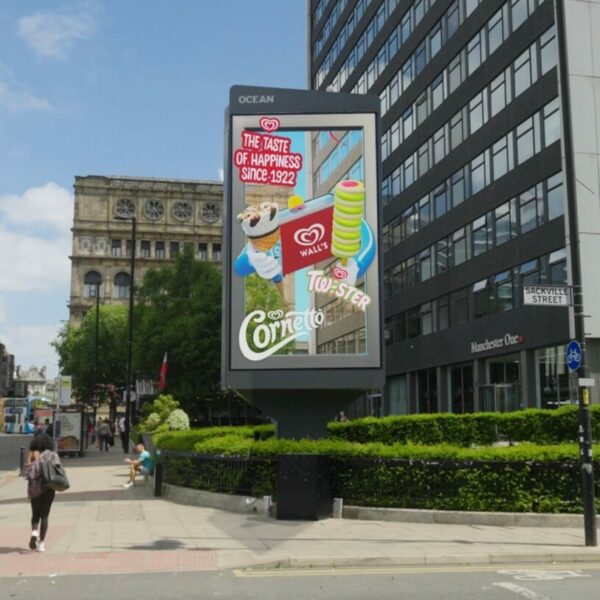 Wall's ice cream has transformed two large-format out-of-home screens in both London and Manchester into AR extravaganzas.