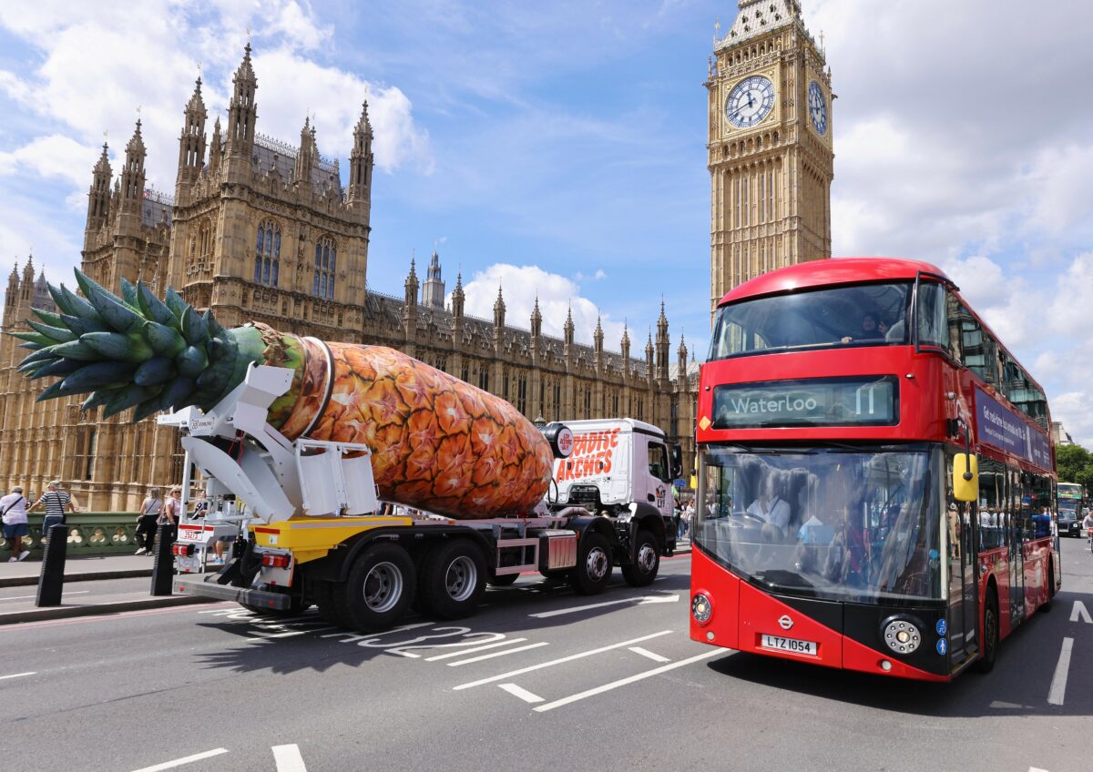 A giant pienapple shaped cement mixer drives past the house of commons, next to it is a red London bus (we imagine onlookers were rather surprised). Malibu and Oatly sent a giant pineapple shaped cement mixer through London with the tagline "Lick Nicely", to kick off the launch of their new Piña Oatlada brand collaboration.