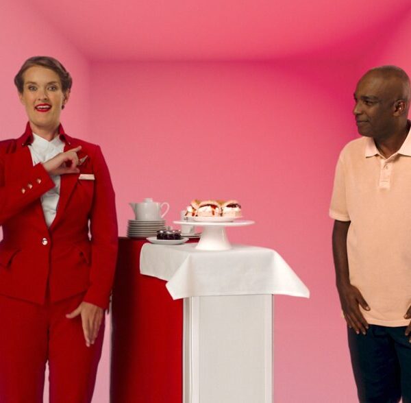 A Virgin Atlantic flight attendant and Channel 4 BSL sign language interpreter chat in BSL and highlight the airline's offering. Virgin Atlantic rolls out BSL campaign for International Week of Deaf People