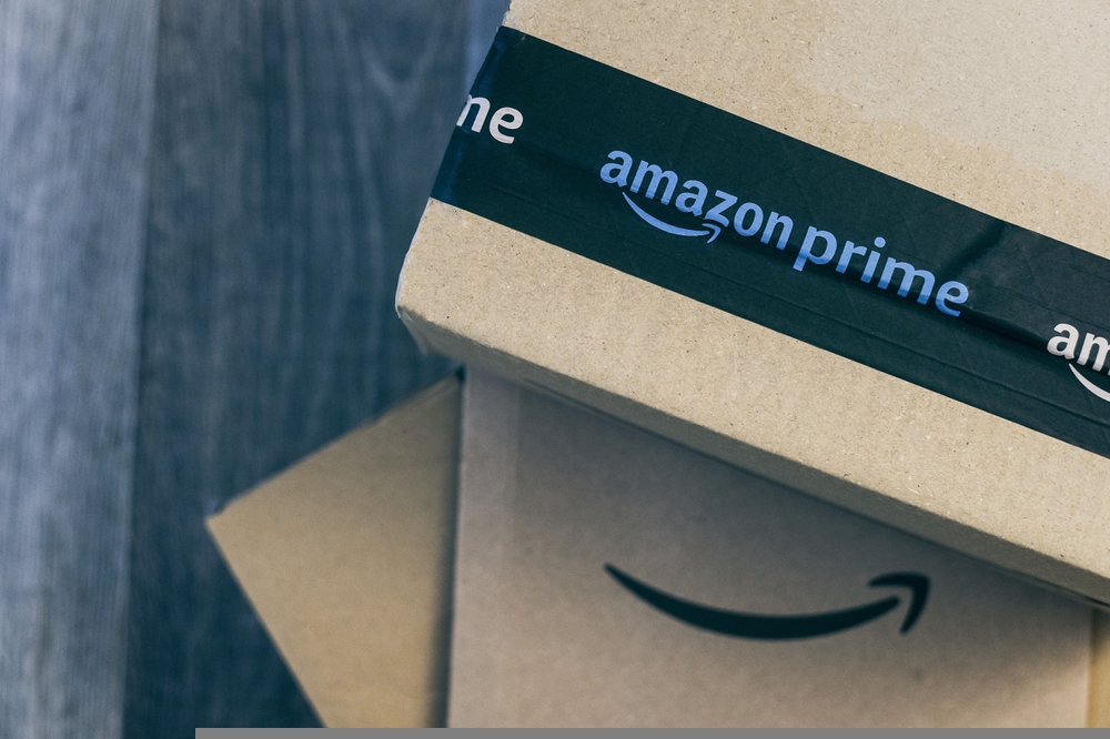 Amazon has split its global media business between respective heavyweights WPP and Omnicom at the conclusion of a competitive review process.