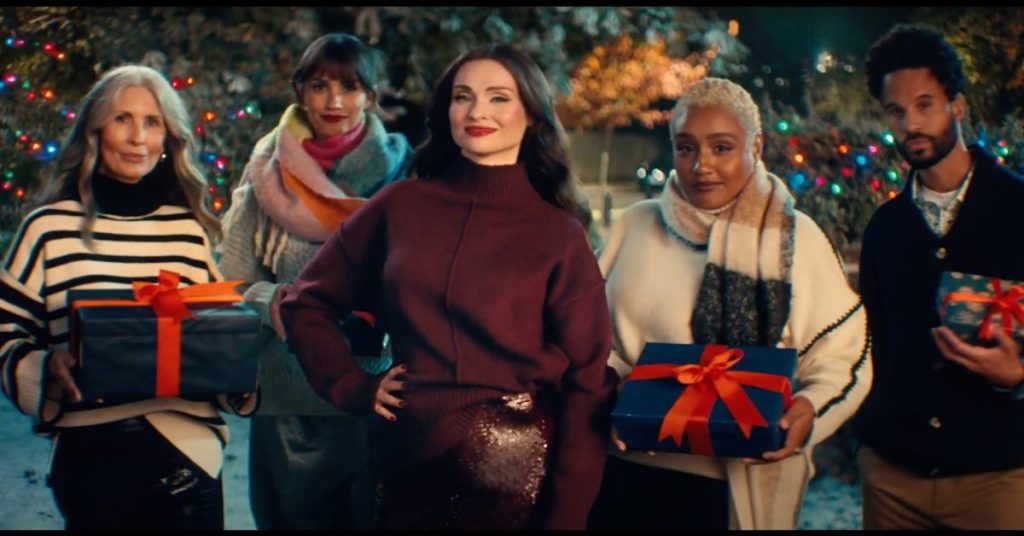 Sophie Ellis-Bextor stars in a new Christmas advert for the retailer Freemans. Dressed in a stylish red coat she delivers gifts across Sleigh Street.