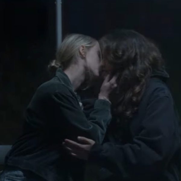 EE has partnered with iconic 1980s rock group Echo & the Bunnymen to re-release the music video of their 1984 smash hit 'The Killing Moon'.