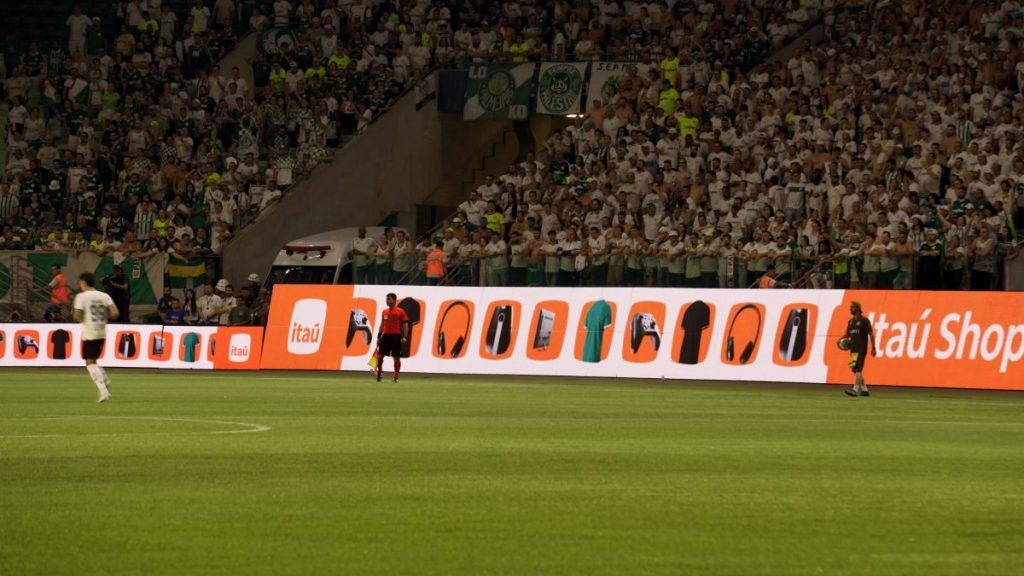 Itaú and Africa Creative turn soccer sidelines into interactive shopping experience