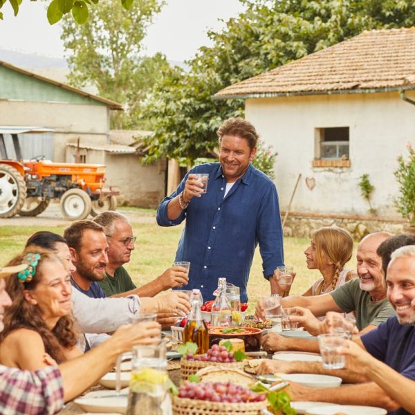 Italian food brand Cirio has recruited British chef James Martin for its latest campaign, highlighting the benefits of Cirio as the only farmer-owned tomato brand.