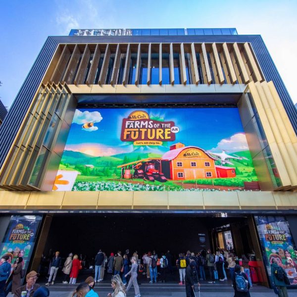 McCain has taken over Outernet London, a digital exhibition space at Tottenham Court Road, as part of its ‘Let’s All Chip In’ campaign.