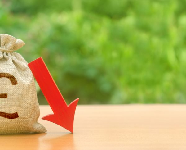 UK marketing budgets have declined for the first time in four years amidst worldwide economic uncertainty, although the industry remains upbeat