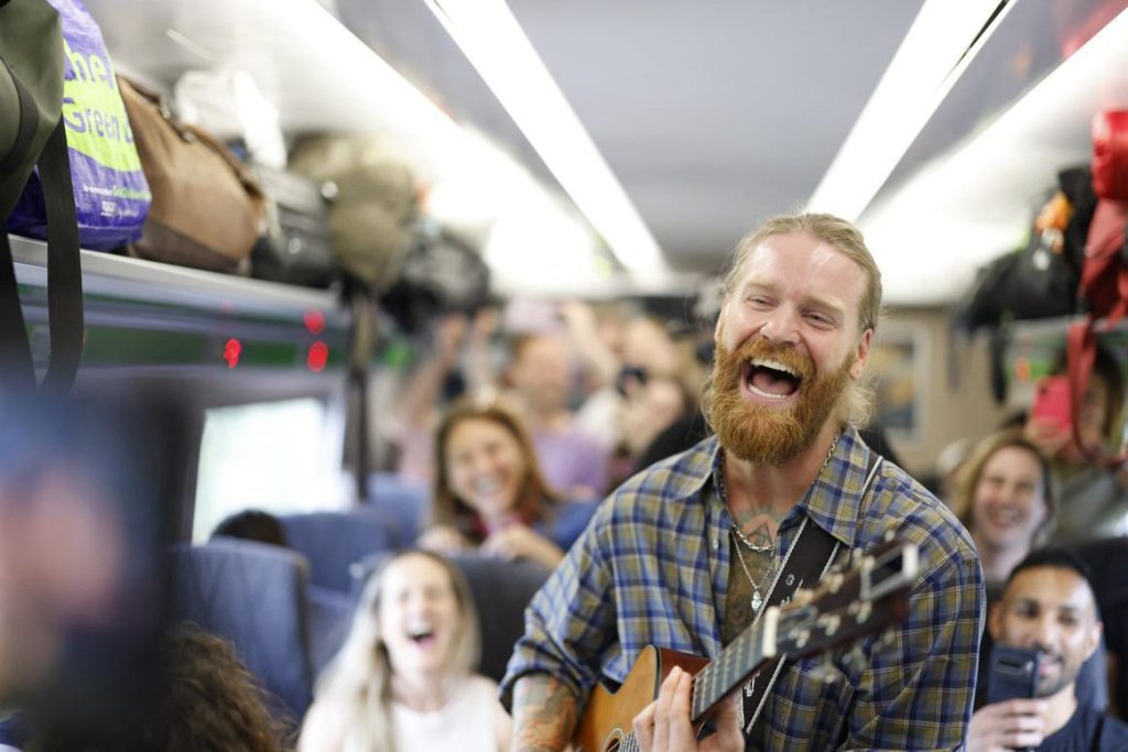 Festivalgoers who took the 12.35 pm train to Glastonbury from Paddington last week were surprised by a performance from musician Sam Ryder.